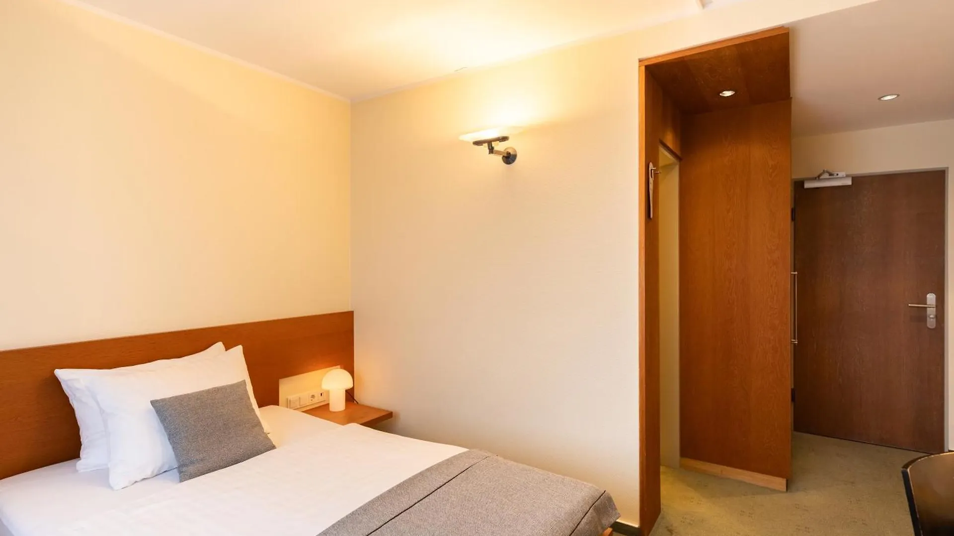 Select Hotel Silence Garden Koeln Germany